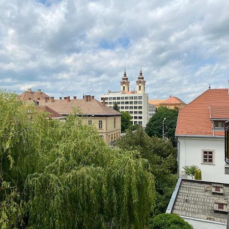 Res Apartman Eger Luaran gambar
