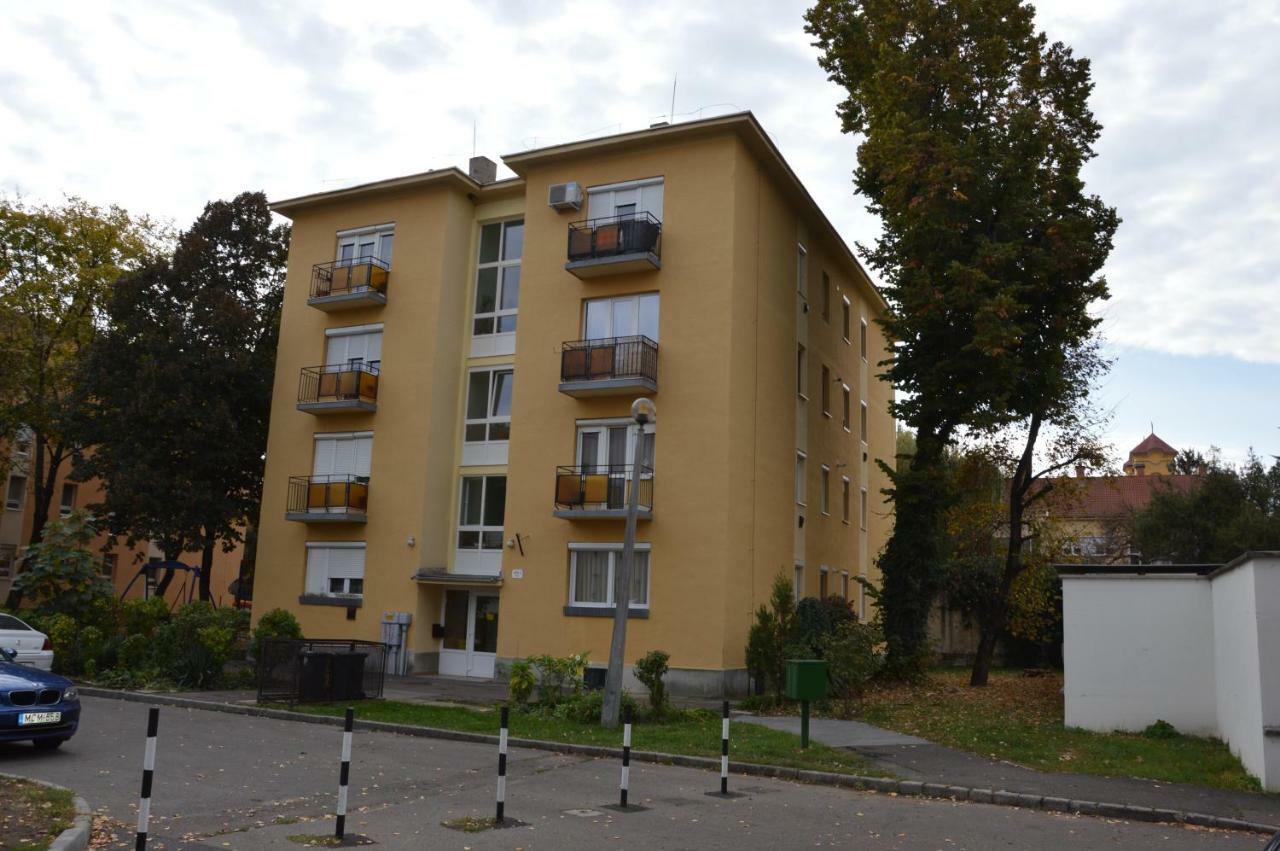 Res Apartman Eger Luaran gambar