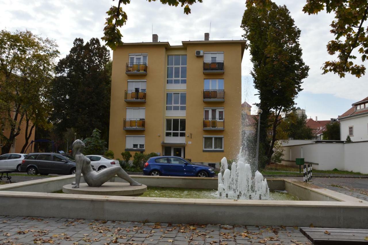 Res Apartman Eger Luaran gambar